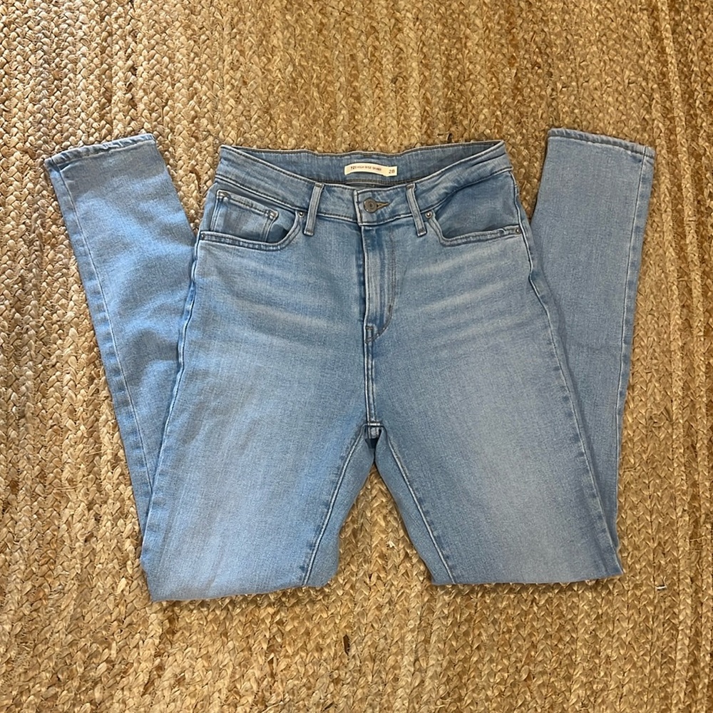 [levi’s] 721 high rise skinny jeans, sz 28